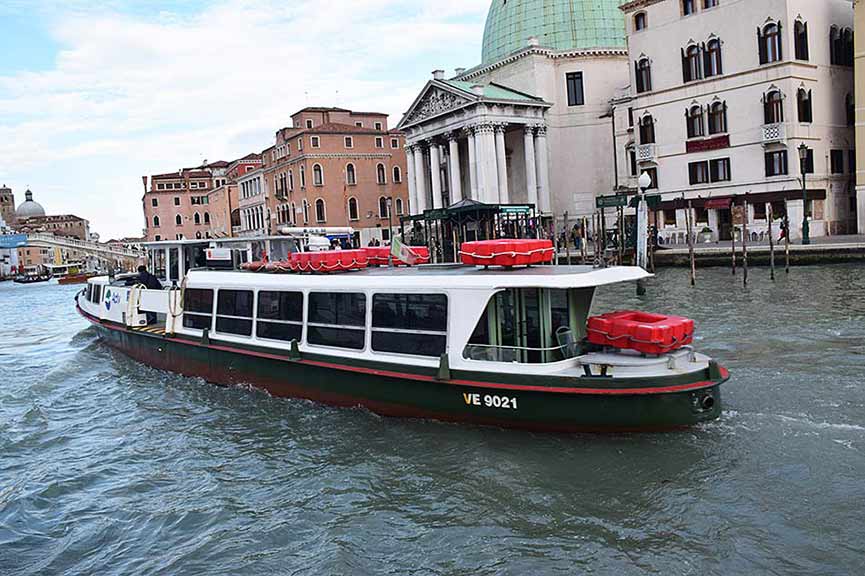 Line 5.1 water-bus Venice vaporetto boat Actv, buy tickets in